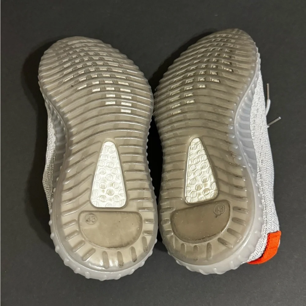 Unbranded Knit Fabric Men’s Sneakers / Light Gray w/ Orange Accent